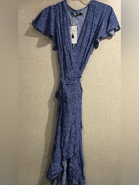 NWT Zesica Blue Floral Wrap around Maxi Dress, silhouette, sundress, flowy.